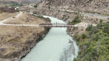 Bishkek Kırgızistan 'daki Shabdan Batyr köprüsünün çoğu, Chong-Kemin Milli Parkı