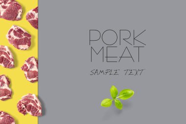 Menü ve arka plan için taze çiğ biftek yaratıcı tasarım. Domuz eti dilimleri.