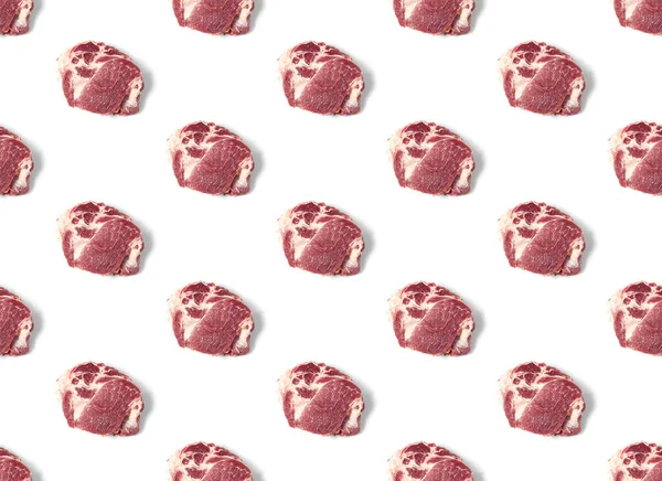 Płynny wzór z surowego mięsa wieprzowego plasterki na białym tle, wzór żywności — Zdjęcie stockowe