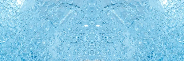 Синий прозрачный чистый питьевой воды абстрактный фон. поверхность воды на фоне пузырьков воздуха — стоковое фото