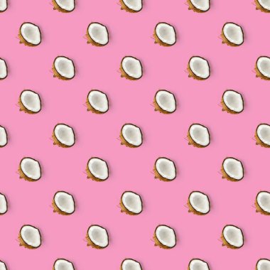 Hindistan cevizi aralıksız desen. Pembe arka planda izole edilmiş hindistan cevizi olan tropik soyut bir arka plan. düz yat.