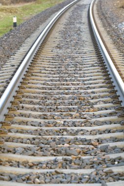Demiryolu rayları beton yataklı. Yüksek hızlı, ekspres tren yolu için geliştirilmiş demiryolu