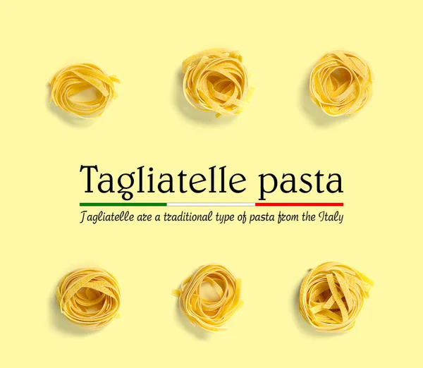 Italiaanse pasta tagliatelle. rauwe pasta fettuccine pop art achtergrond, platte lay. Italiaanse rauwe nest pasta geïsoleerd op geel — Stockfoto