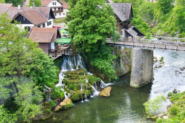 Hırvatistan 'da Slunj ve Korana Nehri rafting için ideal bir yer