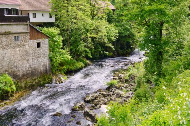 Hırvatistan 'da Slunj ve Korana Nehri rafting için ideal bir yer