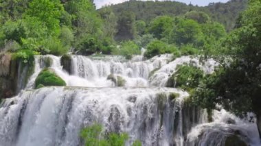 Hırvatistan 'daki Krka Ulusal Parkı' nda Güzel Şelaleler.