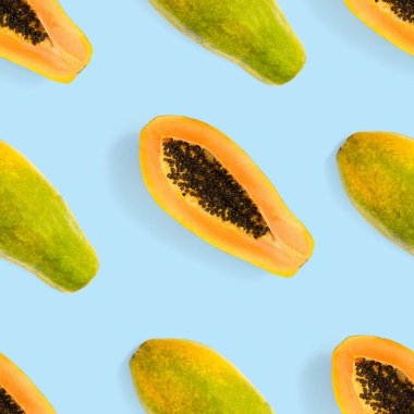 Taze olgun papaya deseni mavi arka planda. Tropik soyut arka plan. Üst görünüm.