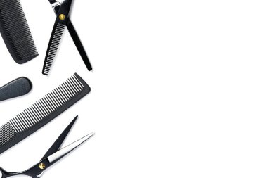 Makas ve kuaför hizmetleri için tarakların beyaz düzeni