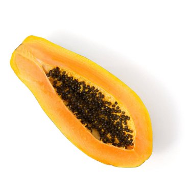 Papaya beyazı izole eder. Lezzetli, olgun papaya. Yakın plan kesilmiş.