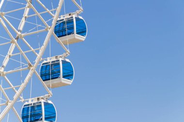 Rio Star olarak bilinen mavi camlı beyaz dev tekerlek Rio de Janeiro 'daki Olimpik bulvar bölgesinde yer almaktadır..