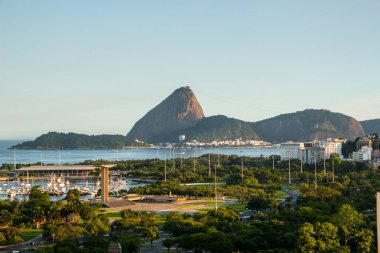 Brezilya Rio de Janeiro 'da Flaman atık sahaları, şekerleme ve guanabara körfezi manzarası.