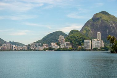 Rio de Janeiro Brezilya 'daki Rodrigo de Freitas gölüne bakın..