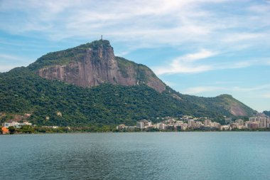 Rio de Janeiro Brezilya 'daki Rodrigo de Freitas gölüne bakın..