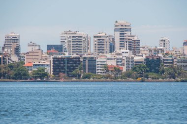 Rio de Janeiro Brezilya 'daki Rodrigo de Freitas lagününün manzarası.