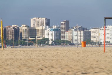 Rio de Janeiro Brezilya 'daki ikinci Coronavirüs dalgası sırasında Copacabana plajı bomboştu..