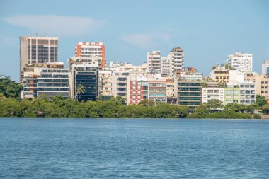 Rio de Janeiro Brezilya 'daki Rodrigo de Freitas lagününün manzarası.
