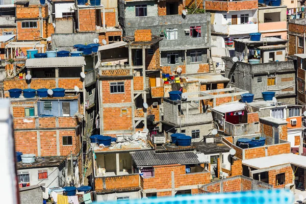 Rio de Janeiro 'daki Ipanema' daki Cantagalo Tepesi 'nin tepesinden manzara.