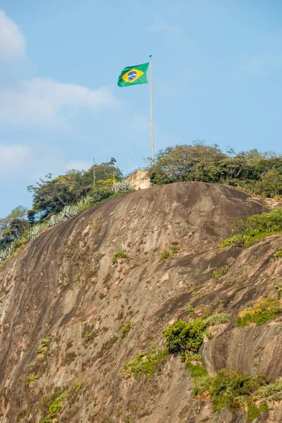 Bandera Brasil Parte Superior Piedra Del Timón Río Janeiro Brasil — Foto de Stock