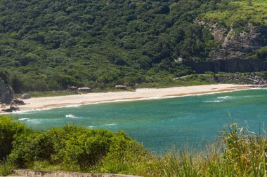 Brezilya 'daki Rio de Janeiro' nun batı yakasında küçük bir sahil..