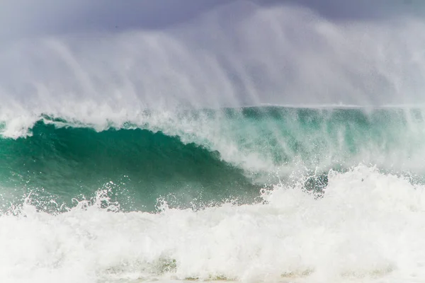 Grandes Ondas Batendo Praia Copacabana Durante Uma Grande Onda Que — Fotografia de Stock