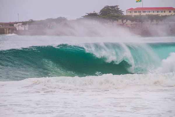 Grandes Olas Que Estrellan Playa Copacabana Durante Gran Oleaje Que — Foto de Stock