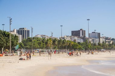 Brezilya, Rio de Janeiro 'daki Flamengo Plajı - 23 Nisan 2021: Rio de Janeiro' nun güney bölgesindeki Flamengo Sahili.