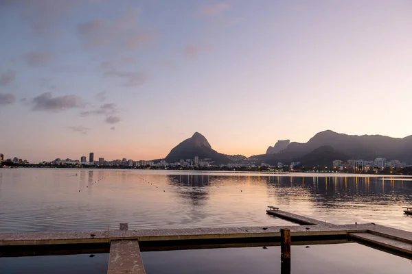 Rio Janeiro Daki Rodrigo Freitas Gölünde Gün Batımı — Stok fotoğraf