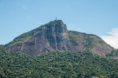 Rio de Janeiro 'daki Kurtarıcı İsa heykeli - 14 Şubat 2021: Kurtarıcı İsa' nın heykeli Rio de Janeiro 'daki Rodrigo de Freitas Gölünde görüldü..