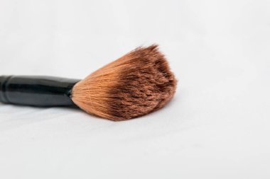 Rio de Janeiro 'da beyaz arka planda makyaj fırçası.