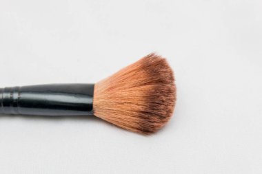 Rio de Janeiro 'da beyaz arka planda makyaj fırçası.