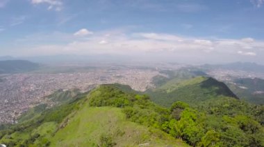 Rio de Janeiro, Brezilya 'da taş yolu manzarası.