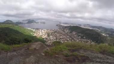 Niteroi, Rio de Janeiro Brezilya 'daki Kutsal Ateşin Zirvesi.