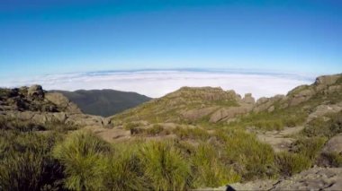 Rio de Janeiro Brezilya 'daki Itatiaia Ulusal Parkı' ndaki Couto Hill 'in tepesinden görüntü.