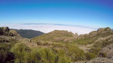Rio de Janeiro Brezilya 'daki Itatiaia Ulusal Parkı' ndaki Couto Hill 'in tepesinden görüntü.