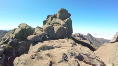 Rio de Janeiro Brezilya 'daki Itatiaia Ulusal Parkı' ndaki Couto Hill 'in tepesinden görüntü.
