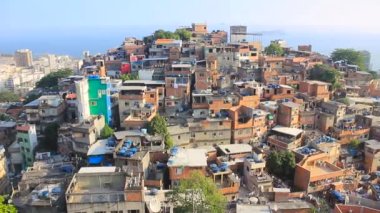 Rio de Janeiro Brezilya 'daki Cantagalo Tepesi manzarası.
