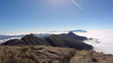 Brezilya, Sao Paulo 'da Mantiqueira' daki Marin Dağları 'nın zirvesine giden yol.
