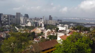 Brezilya Rio de Janeiro 'daki Santa Teresa mahallesinin tepesinden manzara.