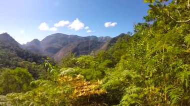 Rio de Janeiro, Brezilya 'daki Petropolis' te Alcobaca Tepesi 'nin tepesinden manzara.