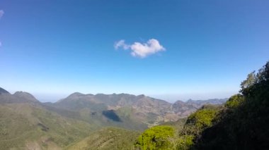 Rio de Janeiro, Brezilya 'daki Petropolis' te Alcobaca Tepesi 'nin tepesinden manzara.