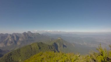 Rio de Janeiro, Brezilya 'daki Teresopolis' te taş kadının göğüs izi..