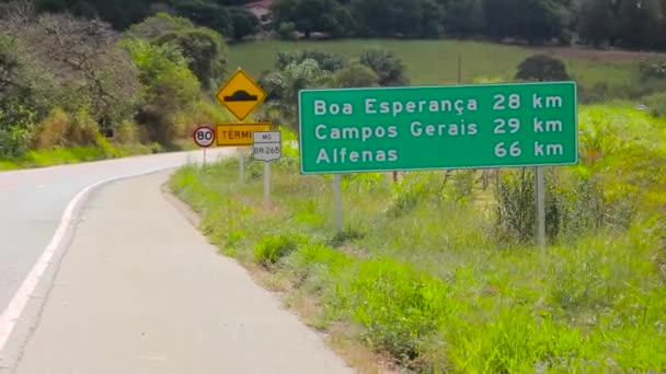 Route Brésilienne 265 Avec Panneau Indiquant Les Noms Des Villes — Video