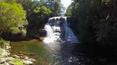 Sao Paulo, Brezilya 'daki Bocaina Ulusal Parkı' nda Seven Falls şelalesi.