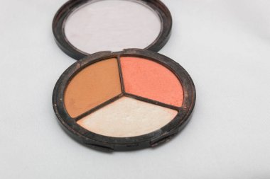 Makyaj, Rio de Janeiro 'da beyaz arka planda yüz için pudra.