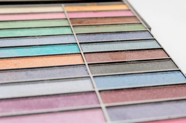 Rio de Janeiro 'da beyaz arka planda makyaj, göz falı paleti.