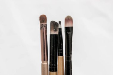 Rio de Janeiro 'da beyaz arka planda makyaj fırçası.