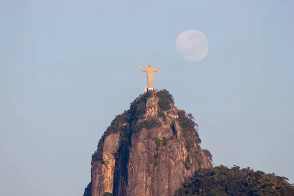 Západ Měsíce Vedle Krista Vykupitele Rio Janeiro Brazílie Srpna 2021 — Stock fotografie