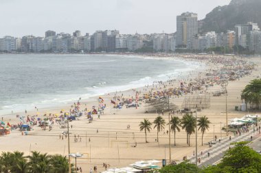 Rio de Janeiro, Brezilya, Copacabana 'daki Leme Plajı - 18 Eylül 2021: Rio de Janeiro şehrindeki covid19 salgınından sonra tüm plaj.