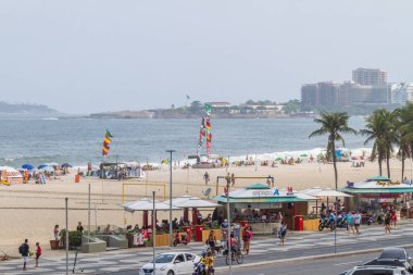 Rio de Janeiro, Brezilya, Copacabana 'daki Leme Plajı - 18 Eylül 2021: Rio de Janeiro şehrindeki covid19 salgınından sonra tüm plaj.