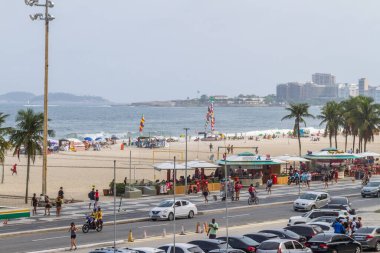 Rio de Janeiro, Brezilya, Copacabana 'daki Leme Plajı - 18 Eylül 2021: Rio de Janeiro şehrindeki covid19 salgınından sonra tüm plaj.